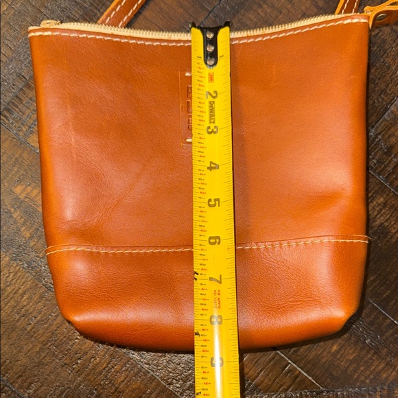 Portland Leather Festival Crossbody Bag Honey Leather Adjustable Strap - Picture 11 of 11